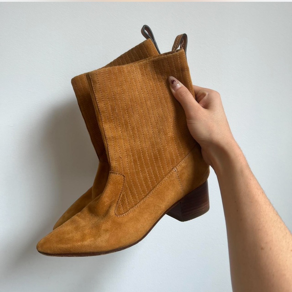 Stuart Weitzman suede boots.
Gorgeous western vibes!